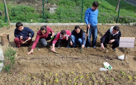 Eyüp Belediyesi Sosyal Destek Hizmetleri Müdürlüğü'ne bağlı ESER'de engelli çocuklar