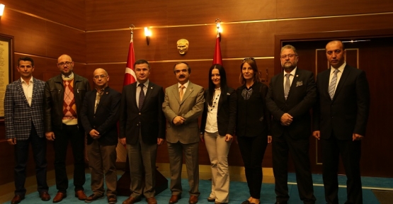 Sakarya Gazeteciler Cemiyeti Başkanı Sezai Matur ve Yönetim Kurulu üyeleri,