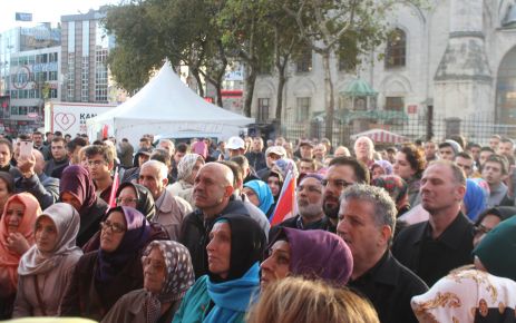 AK Parti Gaziosmanpaşa İlçe Başkanlığının düzenlediği sevgi yürüyüşü Cumhuriyet Meydanında