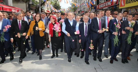 Gaziosmanpaşa AK Parti ilçe teşkilatı tam kadro Esenler sevgi yürüyüşüne