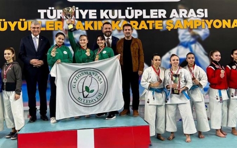 Sakarya’da düzenlenen Türkiye Kulüplerarası Büyükler Takım Karate Şampiyonası’nda, Gaziosmanpaşa Belediye