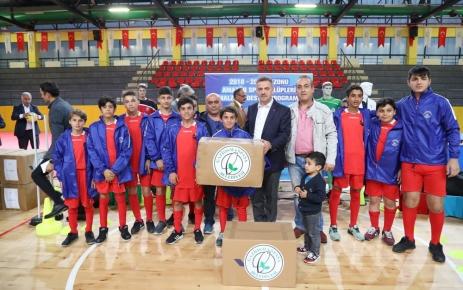 Gaziosmanpaşa Belediyesi, spora ve sporcuya destek vermeye devam etti.