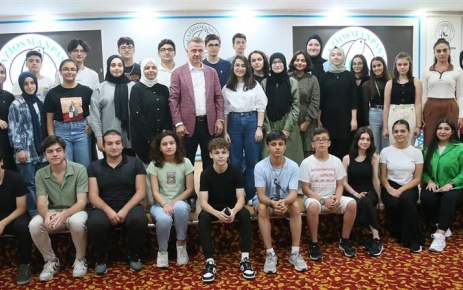 Gaziosmanpaşa Belediyesi, ilçedeki 41 başarılı lise öğrencisini, Bosna Hersek Kültür