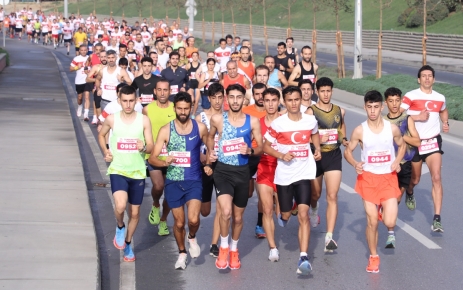 Gaziosmanpaşa Belediyesi, Cumhuriyet’in 100’üncü yılı kutlamaları kapsamında "Cumhuriyet Koşusu" düzenledi.