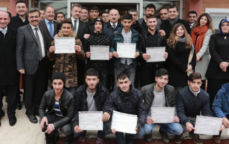 GAZİOSMANPAŞA BELEDİYE BAŞKANI HASAN TAHSİN USTA, GENÇLERİN SEVİNCİNE ORTAK OLDU.