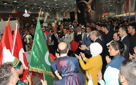 Cumhurbaşkanı Recep Tayyip Erdoğan’ın da katıldığı gençlik festivalinin açılışı yapıldı.