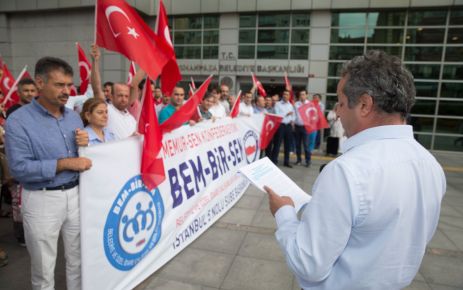 Gaziosmanpaşa Belediyesi'nde Bem-Bir-Sen 5. Nolu Şb. üyesi memurlar, yaptıkları açıklamayla