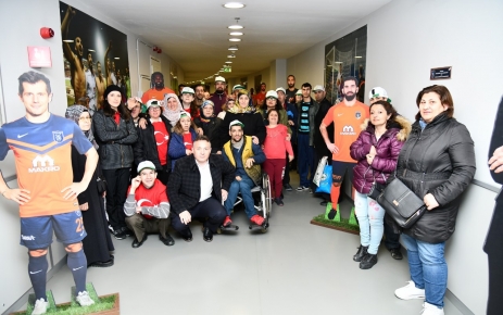 Gaziosmanpaşa Belediyesi Engelsiz Yaşam Merkezi Başakşehir Futbol Kulübünü ziyaret etti.