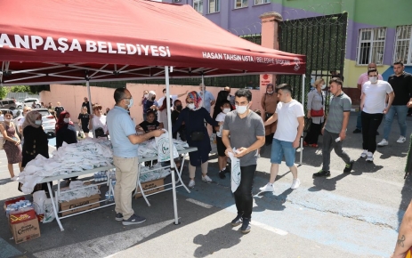Gaziosmanpaşa Belediye Başkanı Hasan Tahsin Usta, sınava giren adayları sınav
