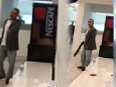 Gaziosmanpaşa Belediyesi binasına giren bir kişi rastgele ateş açtı.