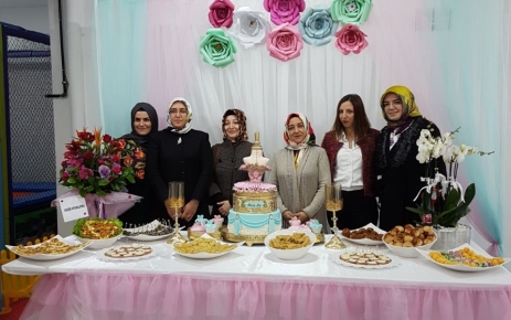 Gaziosmanpaşa Belediyesi'nin Dönüşüm Mutfağında pasta ve yemek kursuna katılıp ücretsiz