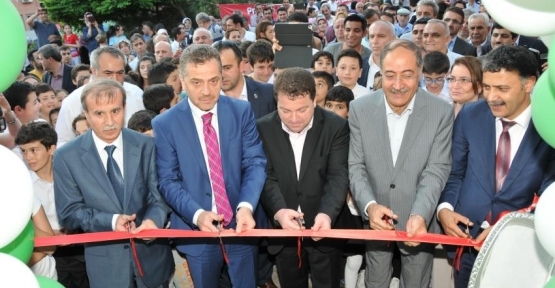 Gaziosmanpaşa Belediye Başkanı Hasan Tahsin Usta,Gazi Yaşargil kapalı spor salonunu