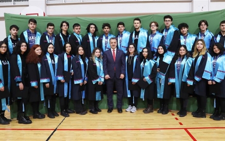 Gaziosmanpaşa Belediyesi, ilçedeki 3.965 lise son sınıf öğrencisine burs desteği
