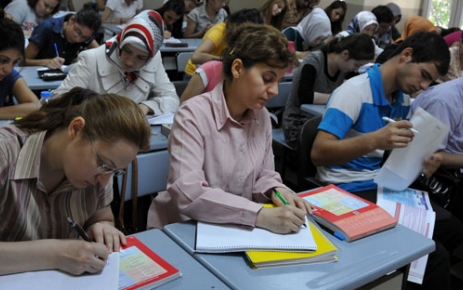 Gaziosmanpaşa Belediyesi, Gençlik Merkezi ile Üniversite hayali kuran gençlere hem