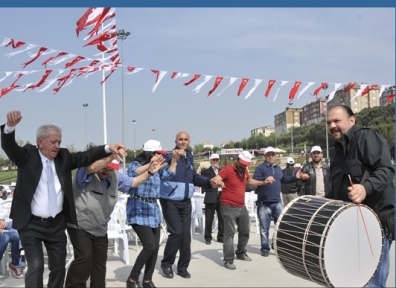  Belediye Başkanı Hasan Tahsin Usta,1 Mayısı belediye çalışanlarıyla 