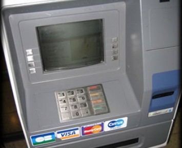 Karayolları Abdi İpekçi Caddesinde ATM kabinini oksijenle soyan hırsızlar parayı