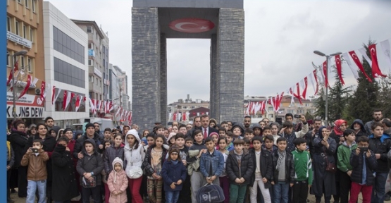 Başkan Usta, Çanakkale Savaşı’nın zor anlarını Gaziosmanpaşalılarla birlikte yaşadı.