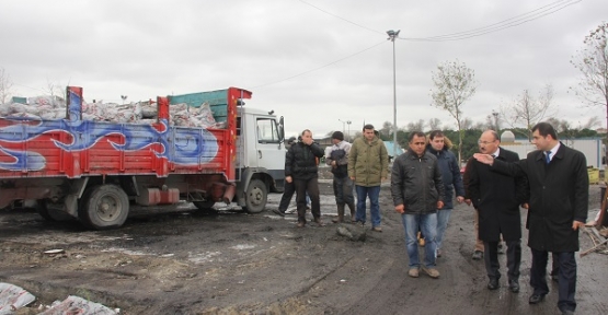 Gaziosmanpaşa Kaymakamı Yaşar Karadeniz "Kimse üşümesin diye ihtiyaç sahiplerine kömür