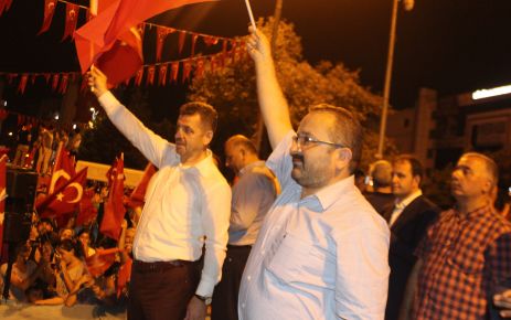 Gaziosmanpaşa'da tüm STK'lar siyasi parti mensupları ve halk sokaklara indi.
