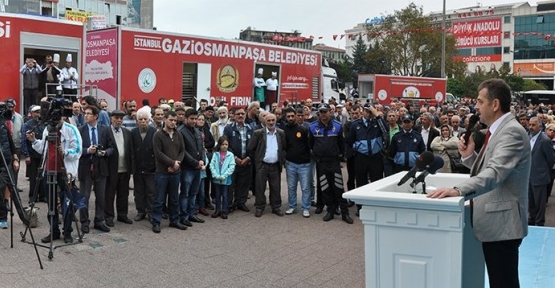 Gaziosmanpaşa belediyesi deprem tatbikatı yaparak halka yemek ikram etti.