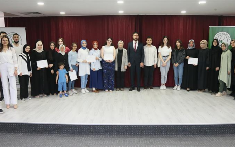 Gaziosmanpaşa Dil Akademisi’nde İlk Dönem Mezuniyet Heyecanı Gaziosmanpaşa Belediyesi Dil Akademisi’nin 6 branşta düzenlediği ilk kur eğitimlerini