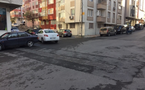 Gaziosmanpaşa Belediyesi, ilçede yaptığı yağmur suyu kanalları ile kış şartlarında