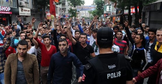 Gaziosmanpaşa da BDP ve HDP'liler Abdullah Öcalan posteri açmak isteyince