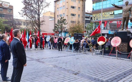 10 Kasım Atatürk'ü Anma Günü dolayısıyla Gaziosmanpaşa’da tören düzenlendi. Belediye