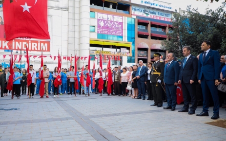 Gaziosmanpaşa Belediye Başkanı Hasan Tahsin Usta, Garnizon Komutanı Binbaşı Murat