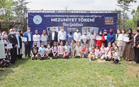 Gaziosmanpaşa Millet Bahçesi'nde düzenlenen sertifika programında bir araya gelen binlerce