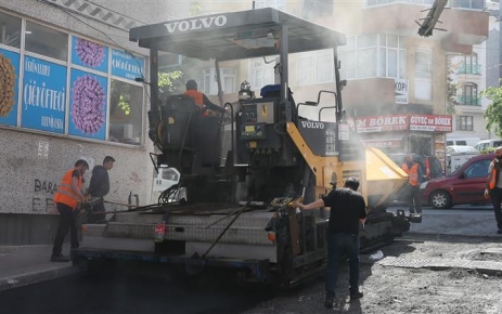Gaziosmanpaşa Belediyesi, yaz aylarının gelmesiyle birlikte yol bakım, onarım ve