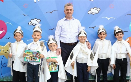 Gaziosmanpaşa Belediyesi tarafından sünnet ettirilen bin 612 çocuk, Belediye Bahçesi'nde