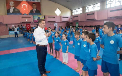 Gaziosmanpaşa Belediyesi’nin öğrencilere spor sevgisi aşılamak, spor kültürünü geliştirmek ve