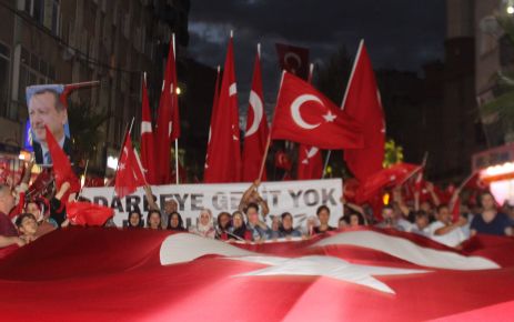 Gaziosmanpaşa'daki siyasi partiler,STK'lar,kurum ve kuruluşlar ve Gaziosmanpaşalılar darbeye hayır yürüyüşü