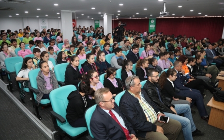 Gaziosmanpaşa Belediyesi öğrencileri depreme karşı bilinçlendirmeye devam ediyor.