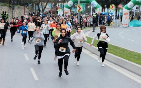 Gaziosmanpaşa'da, 8 Mart Dünya Kadınlar Günü etkinlikleri kapsamında "Kadınlar Koşusu"