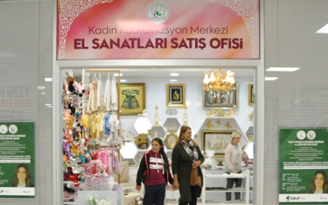 Gaziosmanpaşa Belediyesi, kadınlara yönelik ücretsiz kurslarıyla hem onları iş sahibi