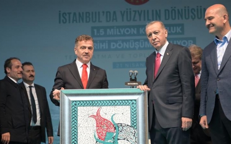 Gaziosmanpaşa Belediye Başkanı Hasan Tahsin Usta  açılış konuşmasını yaptı.