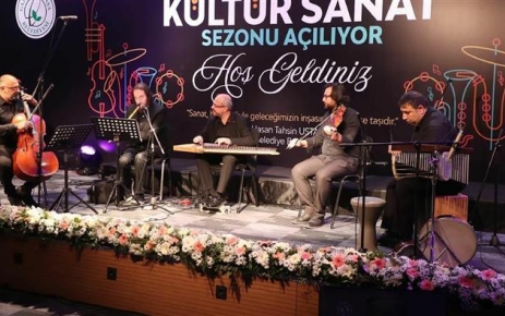 Gaziosmanpaşa’da Kültür Sanat Sezonu Coşkuyla Açıldı Gaziosmanpaşa'da 2021-2022 Kültür Sanat sezonu, sinema ve tiyatro oyuncusu Ulvi
