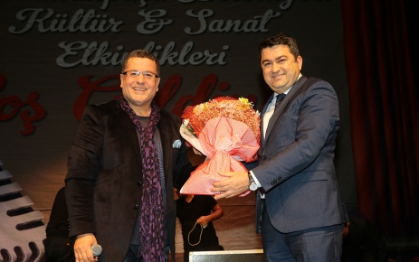 Sanatçı İsmail Hazar Gaziosmanpaşalılarla buluştu.