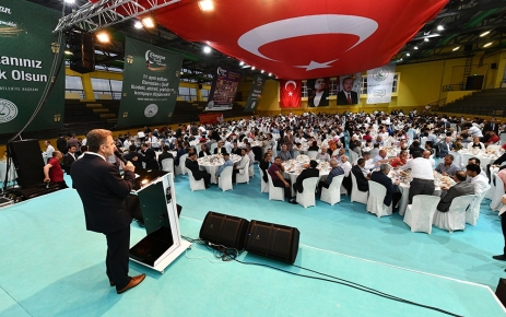 Gaziosmanpaşa Belediyesi, Ramazan etkinlikleri kapsamında ilçedeki Malatyalı hemşehrileri iftar sofrasında