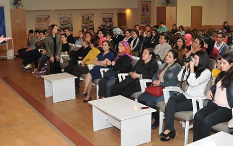 Gaziosmanpaşa Belediyesi’nin, YGS yaklaşırken düzenlediği seminerde öğrencilerin sınav kaygısını nasıl