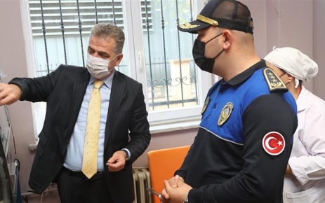 Gaziosmanpaşa Belediye Başkanı Hasan Tahsin Usta, Zabıta Müdürlüğü ekipleri ile