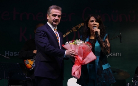 Gaziosmanpaşa Belediyesi,öğretmenler için bir gece düzenledi. 
