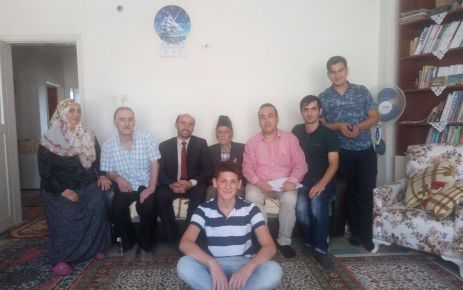 AK Parti Gaziosmanpaşa Şehit ve Gazi komisyonu üyeleri bayramın ikinci