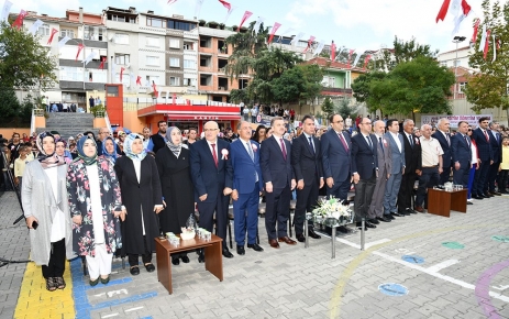 Gaziosmanpaşa’da 2018-2019 eğitim-öğretim yılı, Karlıtepe Mahallesi’ndeki Mithatpaşa İlkokulu’nda düzenlenen törenle