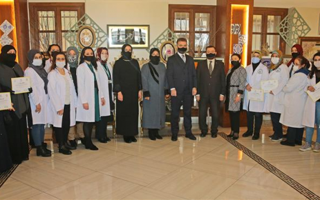 Gaziosmanpaşa’da Yenilikçi ve Girişimci Kadınların Zaferi Gaziosmanpaşa Belediyesi’nin atölyelerinde makarnadan reçele, pasta yapımından maske üretimine kadar