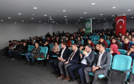 Gaziosmanpaşa Belediyesi tarafından gençler memleket şiirleriyle buluşturuldu.