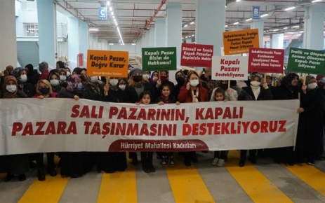 Gaziosmanpaşa’daki 500 Evler Salı Pazarı, hem vatandaşların hem de pazarcı