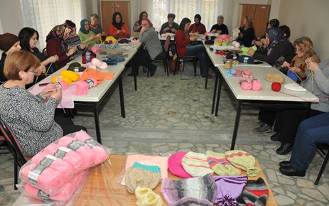 Gaziosmanpaşalı kadınlar, soğuk kış şartlarında Halep’te yaşanan drama seyirci kalmadı.